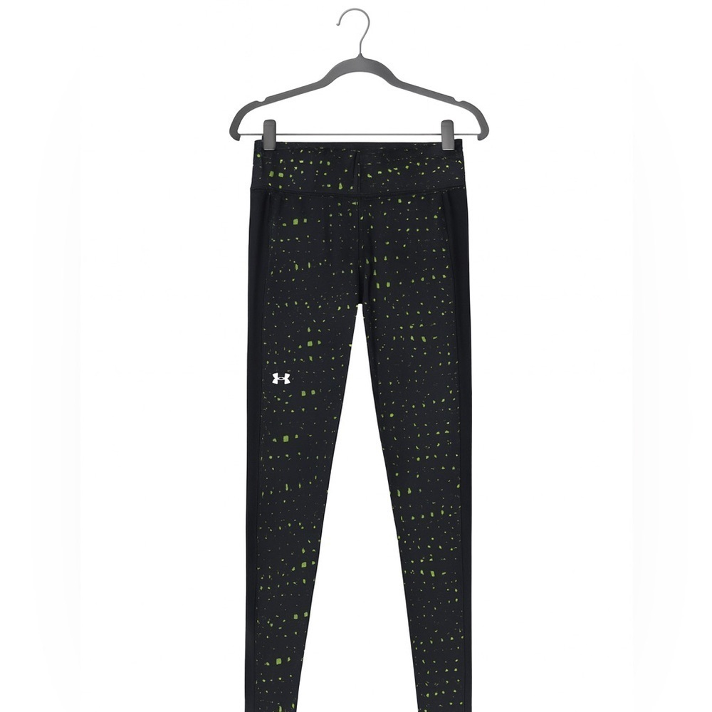 Women’s size XS black and gold Under Armour leggings. Excellent condition